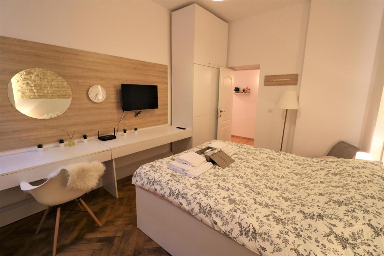 Cozy Old Town Apartment - Free Minibar Bucharest Exterior photo